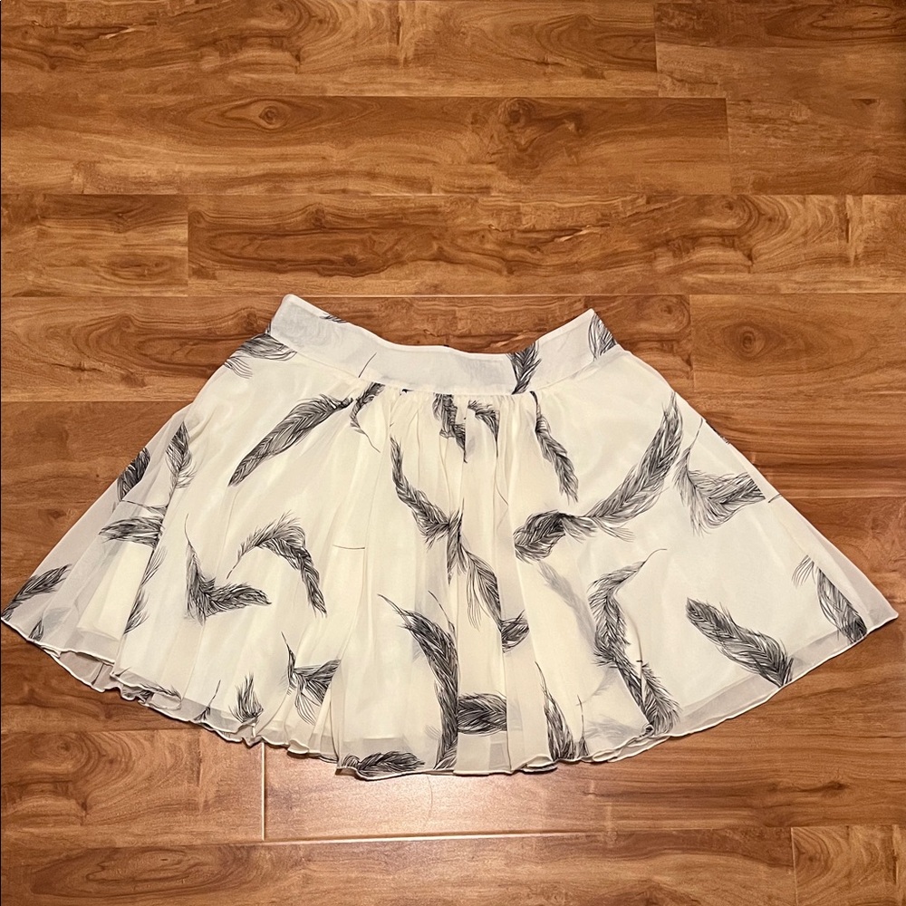 Kenar White Skirt with Black Feather Design